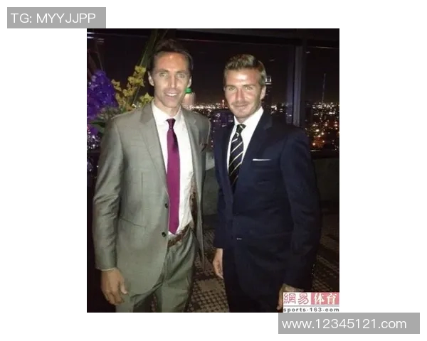 李晨与足球明星亲密合影高清展现运动魅力与友谊瞬间